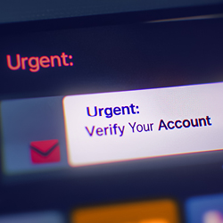 Nahaufnahme eines Bildschirms mit einer Nachricht mit dem Betreff &bdquo;Urgent: Verify Your Account&ldquo;